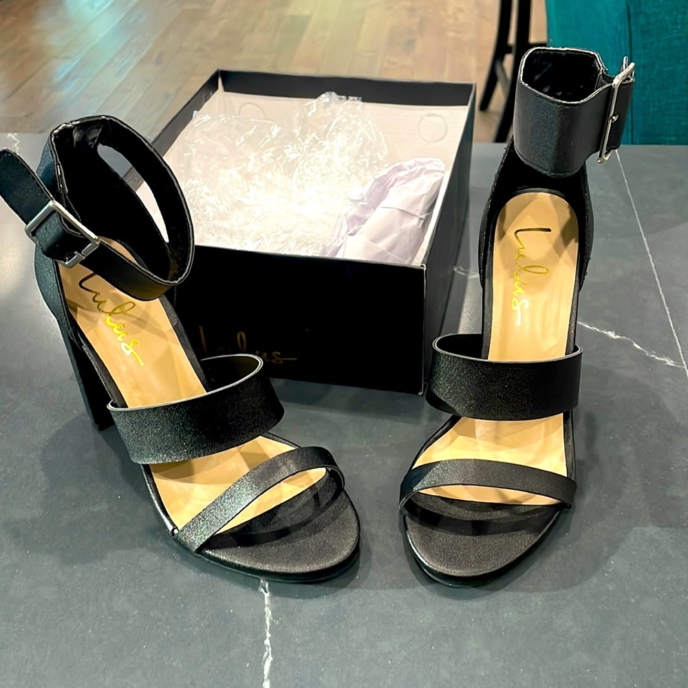 Lulus black never worn size 7 high heels